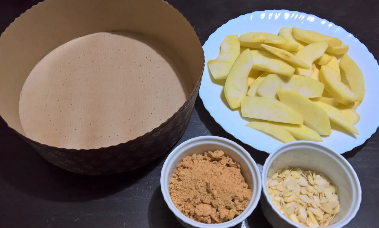 Torta mandorlata di mele e amaretti